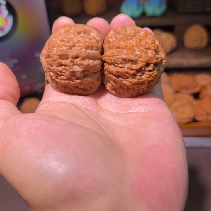 文玩核桃吊坠全品44三角白红皮