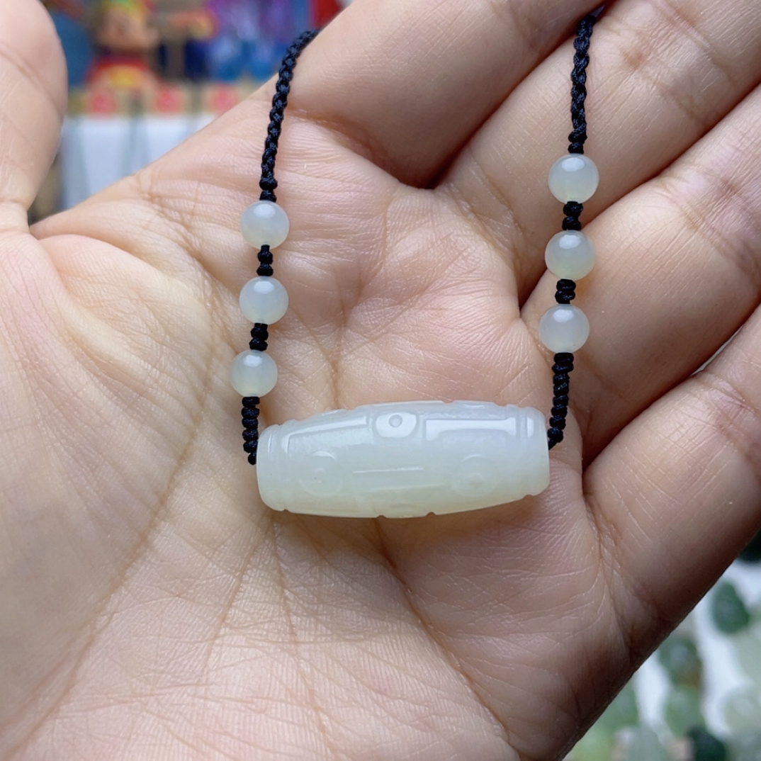 天然和田玉路路通吊坠