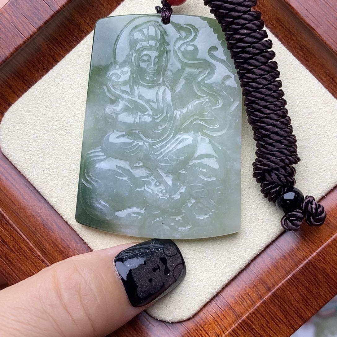 翡翠未镶嵌颈饰普贤菩萨