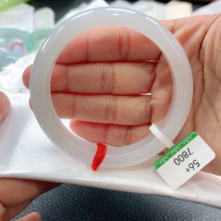 翡翠手镯未镶嵌56565656