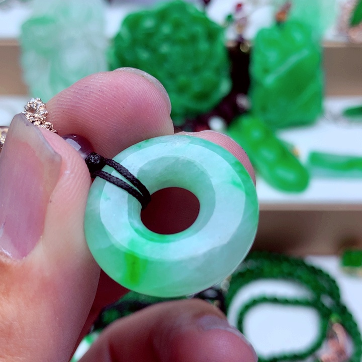 吊坠(不含链)未镶嵌翡翠