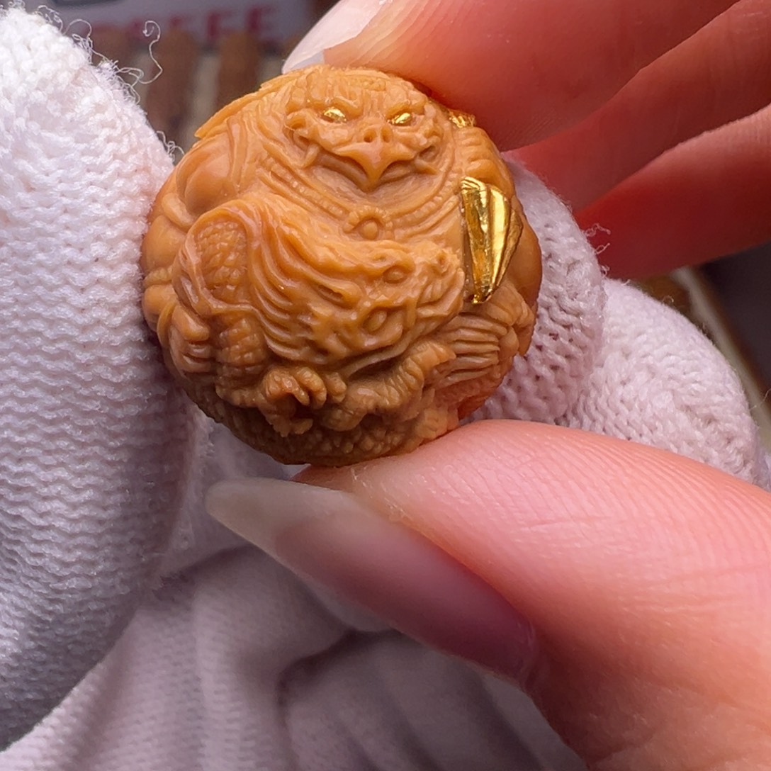 把件猴头核桃精修镶嵌金大鹏鸟全品有正常封口线