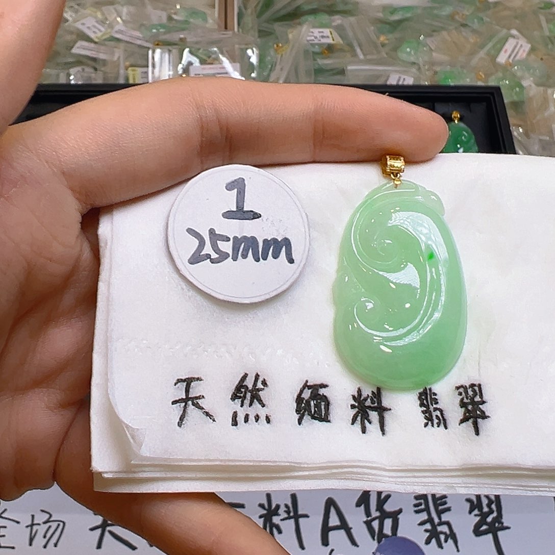 翡翠颈饰18K金镶嵌翡翠