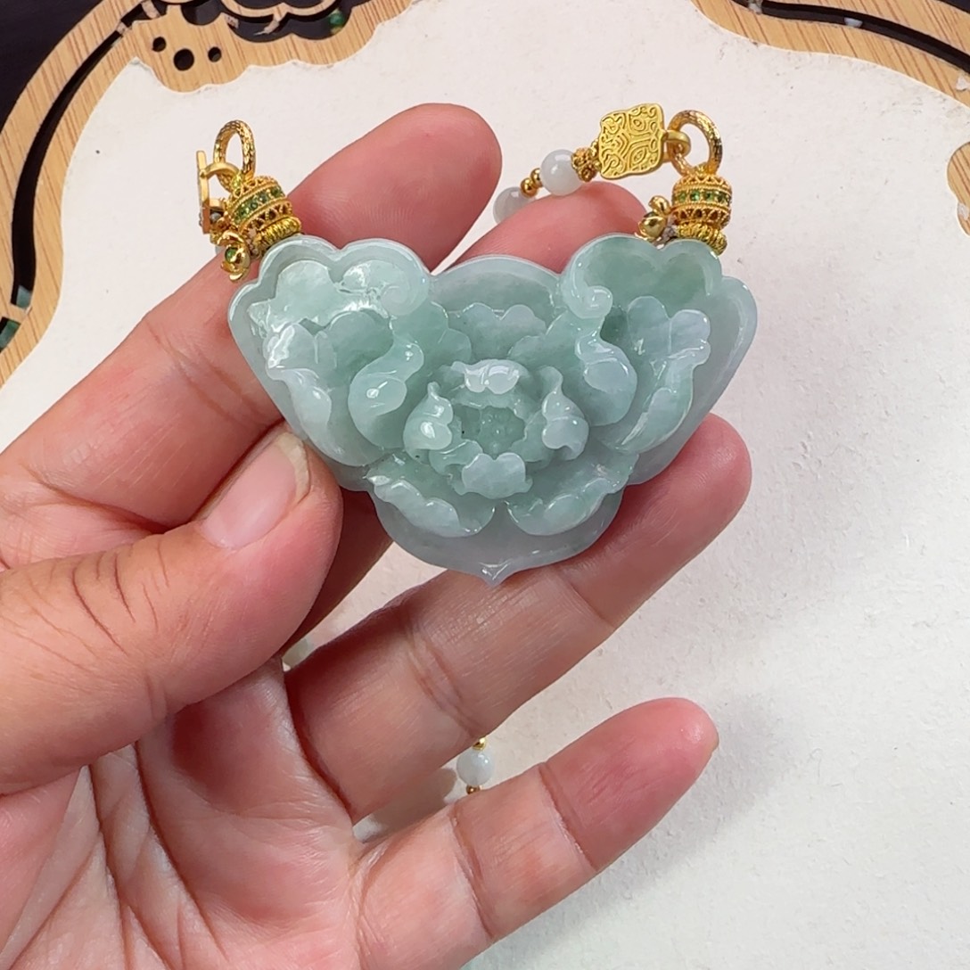 翡翠颈饰未镶嵌仿古