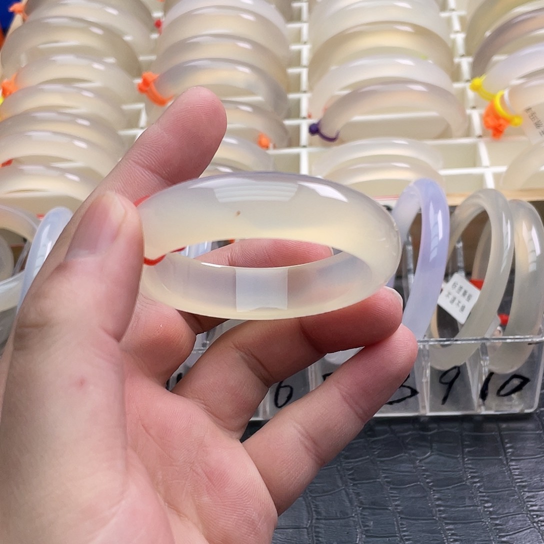 玛瑙/玉髓手镯未镶嵌50.6