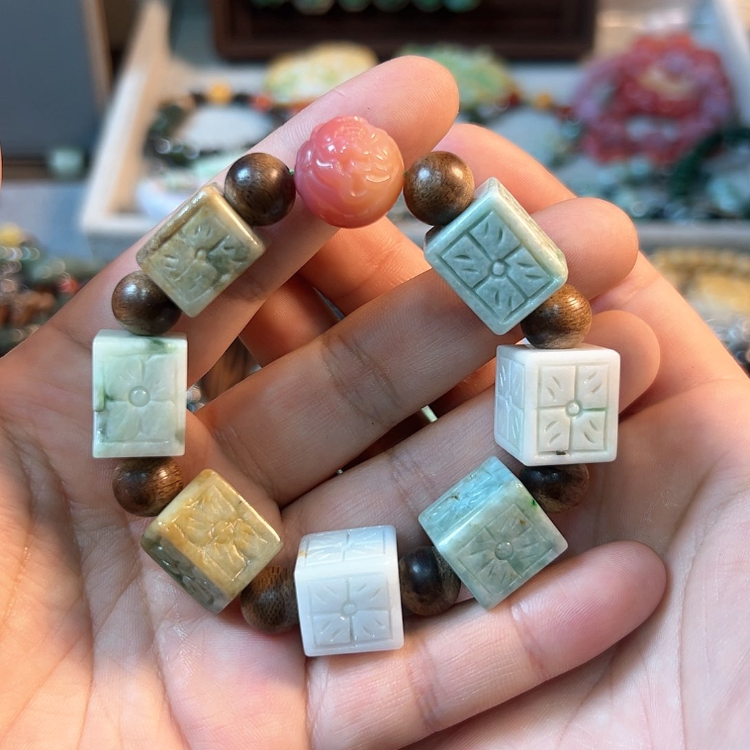 翡翠颈饰未镶嵌手串