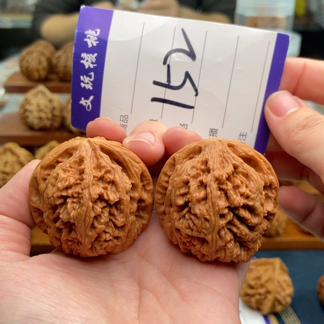 文玩核桃吊坠43粗筋