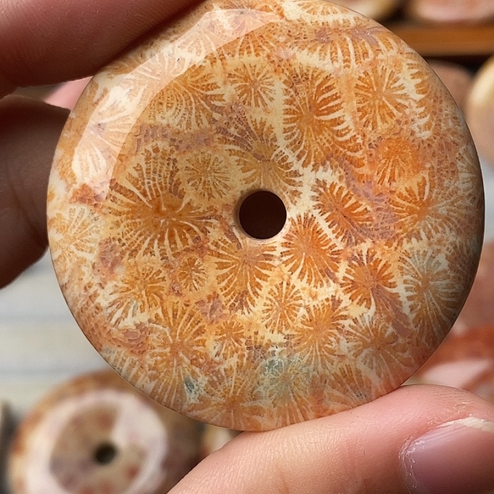 陌***暄硅化玉未镶嵌颈饰