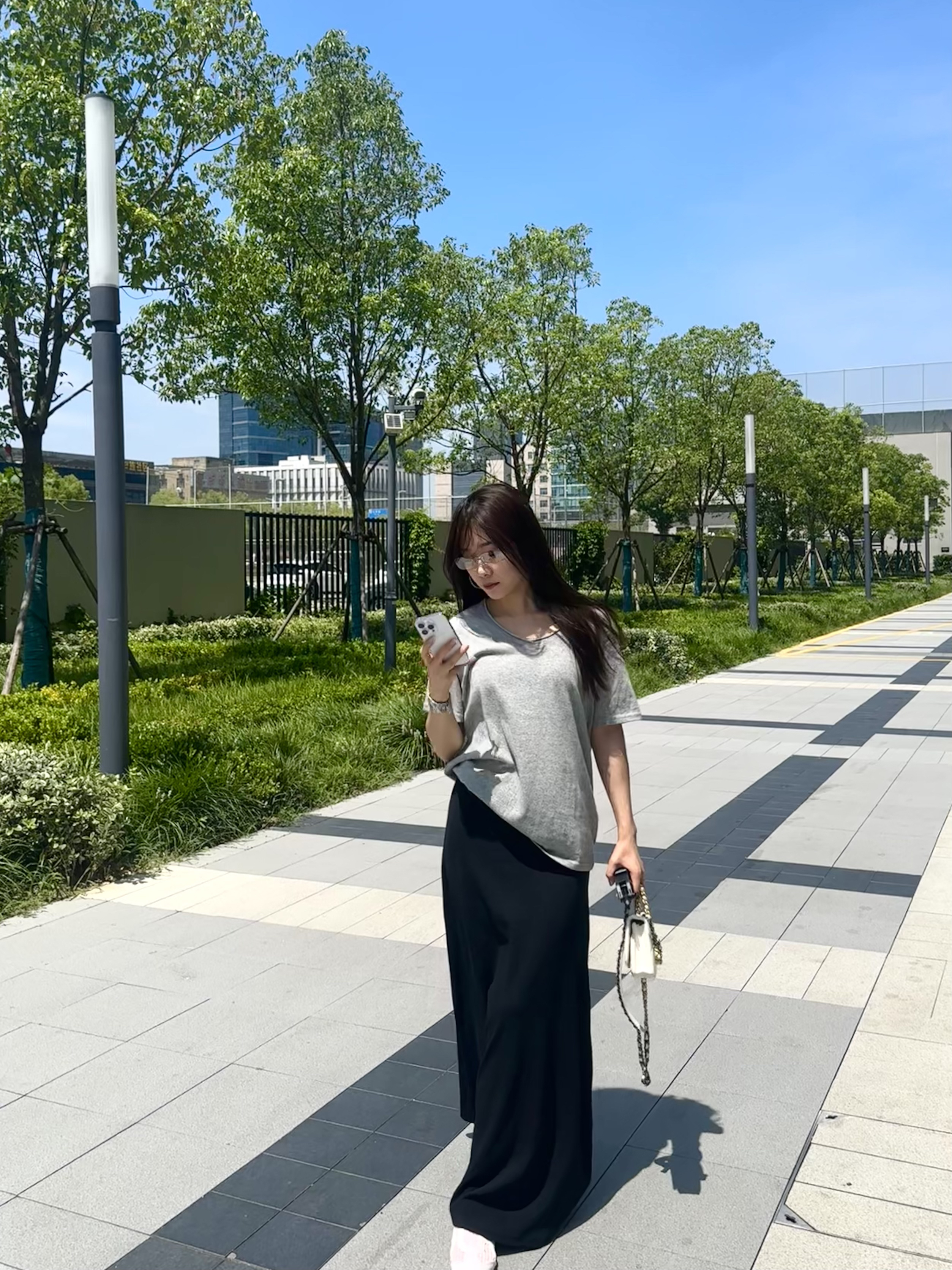 氛围感穿搭纸片人拖地裙后开叉垂感松弛显瘦半身裙808夏季
