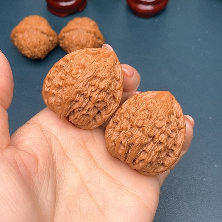 文玩核桃把件虎头王39.5