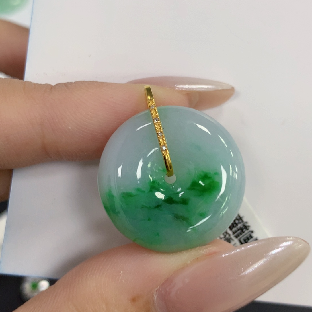 颈饰18K金镶嵌翡翠