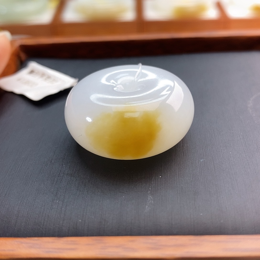 和田玉（糖玉）颈饰未镶嵌