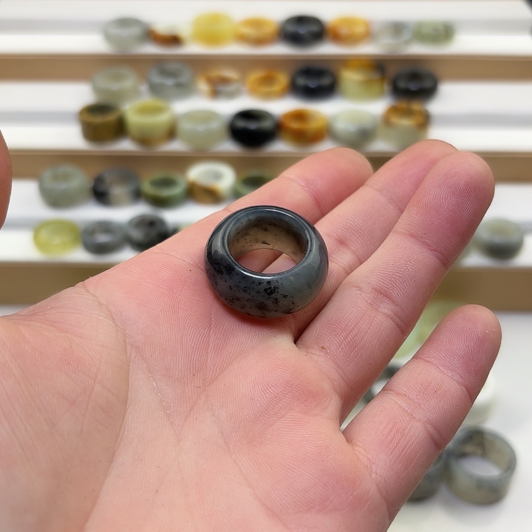 蛇纹石玉未镶嵌戒指