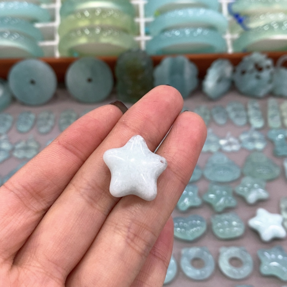 未镶嵌蛇纹石玉颈饰