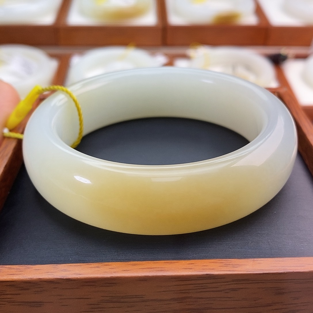 和田玉（糖玉）手镯未镶嵌