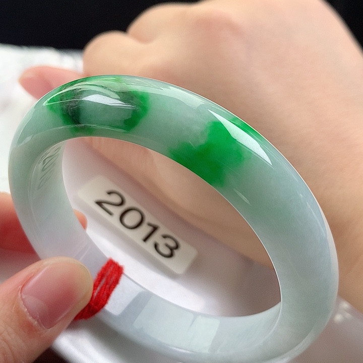 翡翠未镶嵌手镯58小细纹