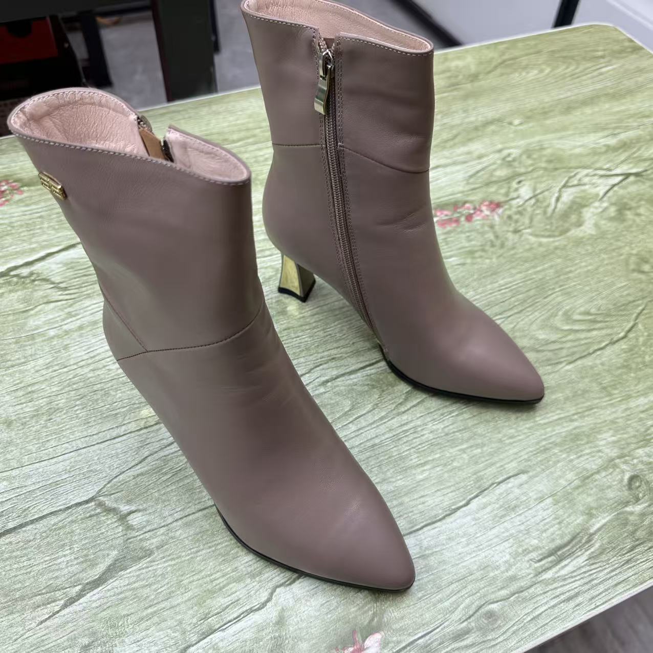 肥仔推荐 22175 秋冬尖头新款时尚百搭细跟短靴