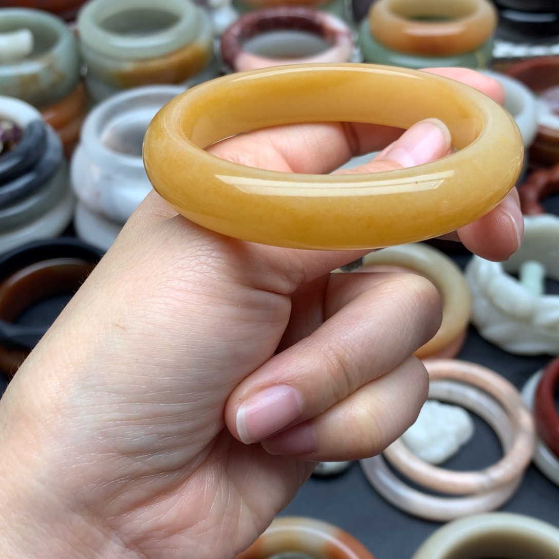 石英质玉手镯未镶嵌?*