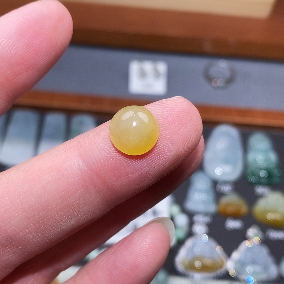 翡翠颈饰未镶嵌蛋面