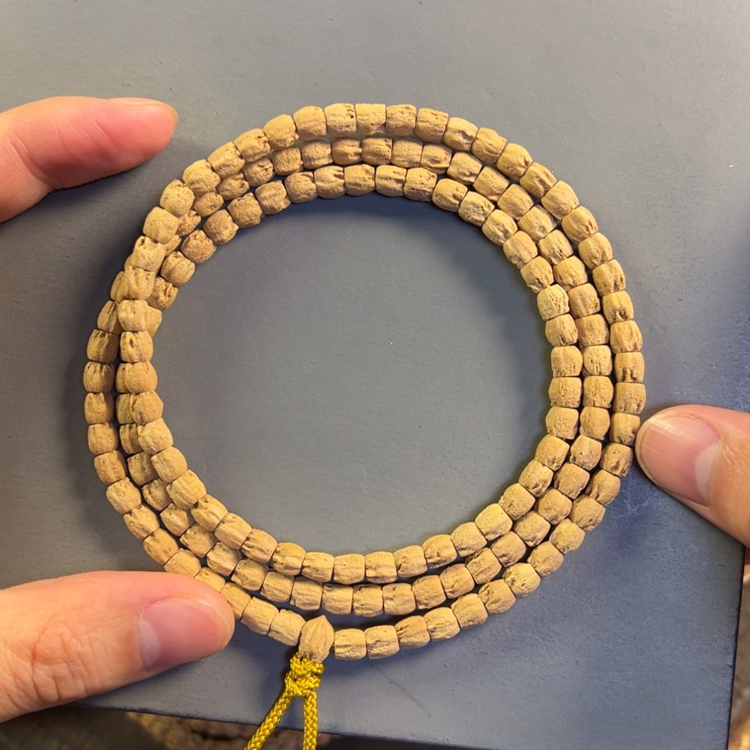 【闪购商品】柏香籽/百香籽吊坠热振桶装方块4号