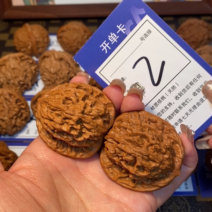 文玩核桃吊坠43虎头2