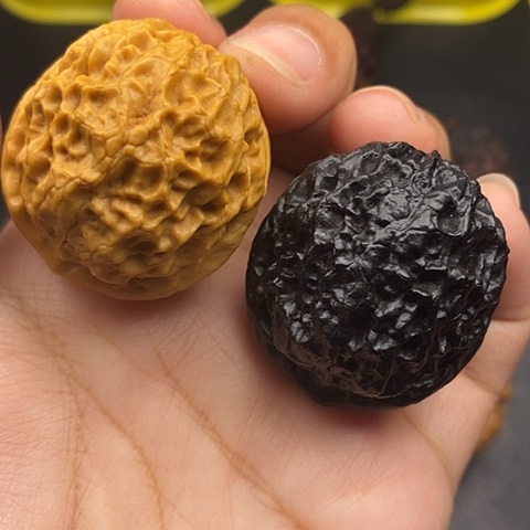 文玩核桃把件41尺绣球