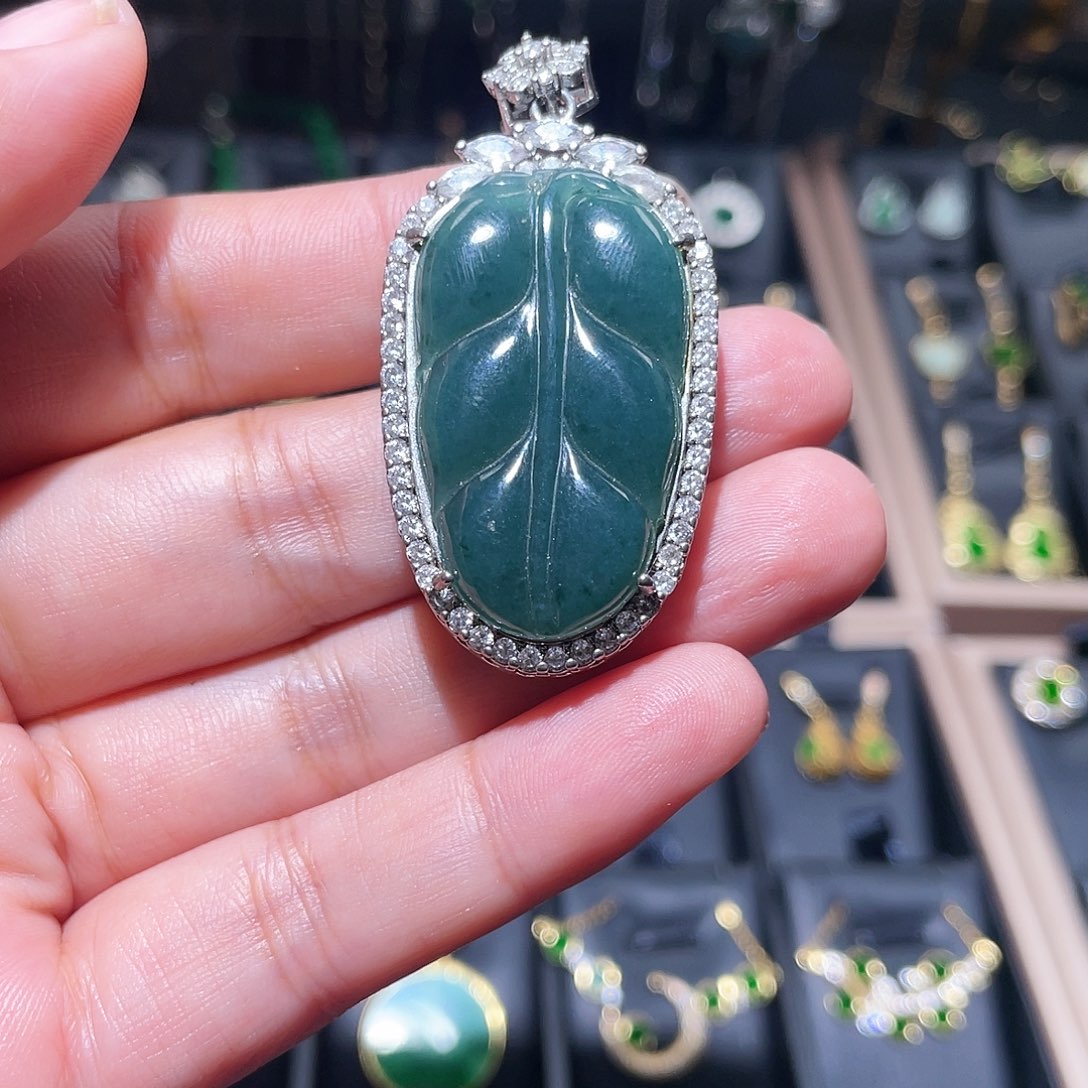 翡翠14K金镶嵌颈饰