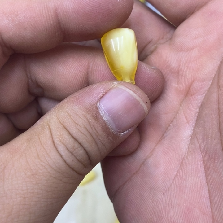 蜜蜡未镶嵌裸石吊坠