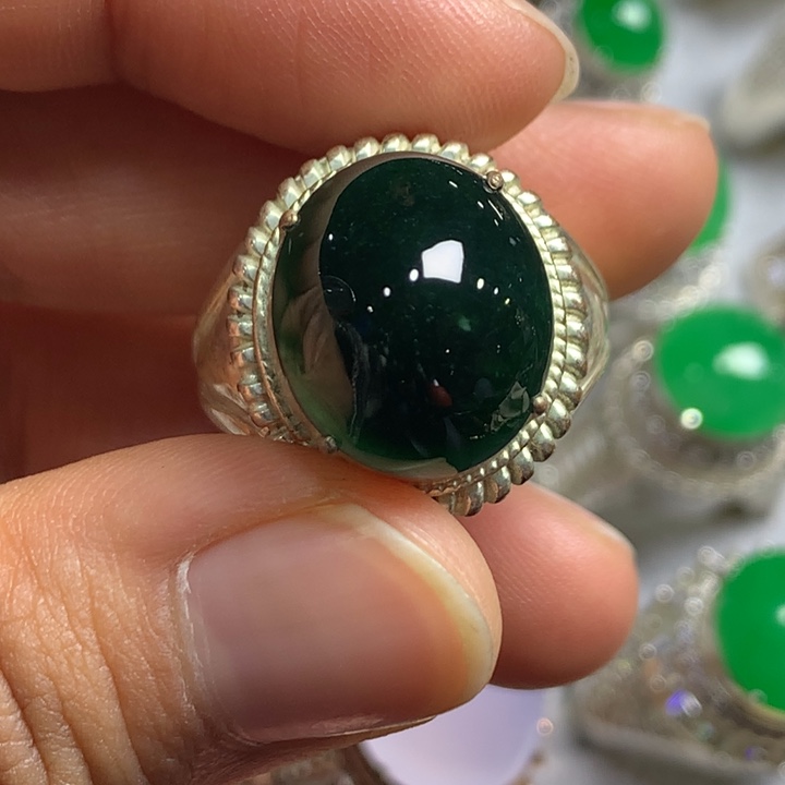 翡翠未镶嵌戒指铜托，卖裸石，需要二次镶嵌