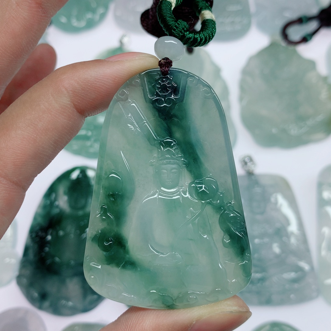 西****翡翠未镶嵌颈饰大势至