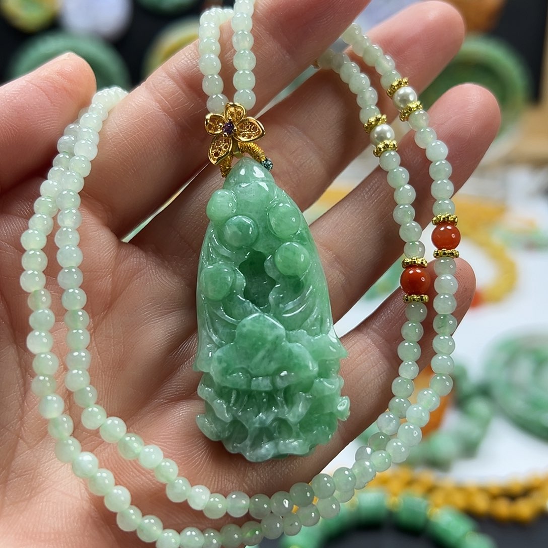 翡翠未镶嵌颈饰吊坠