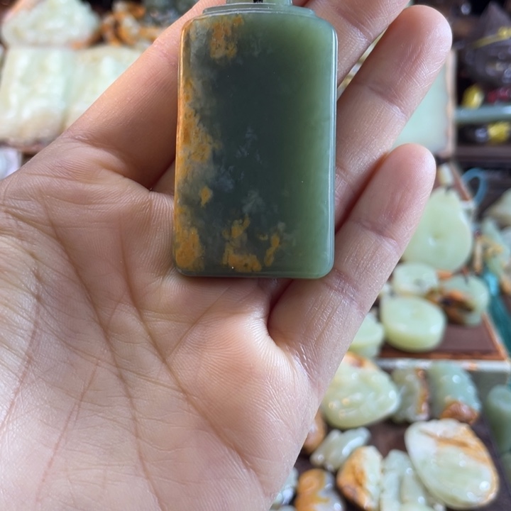 为***斗岫岩河磨玉（透闪石质玉）未镶嵌颈饰