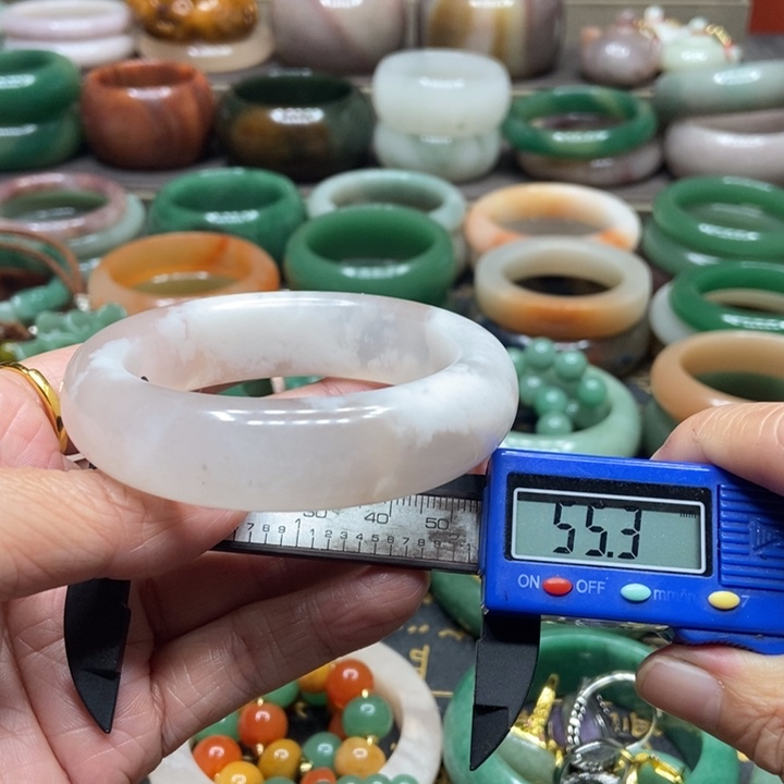 石英质玉手镯未镶嵌