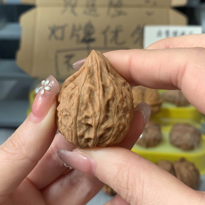 放***铁吊坠文玩核桃异形单只，有瑕疵