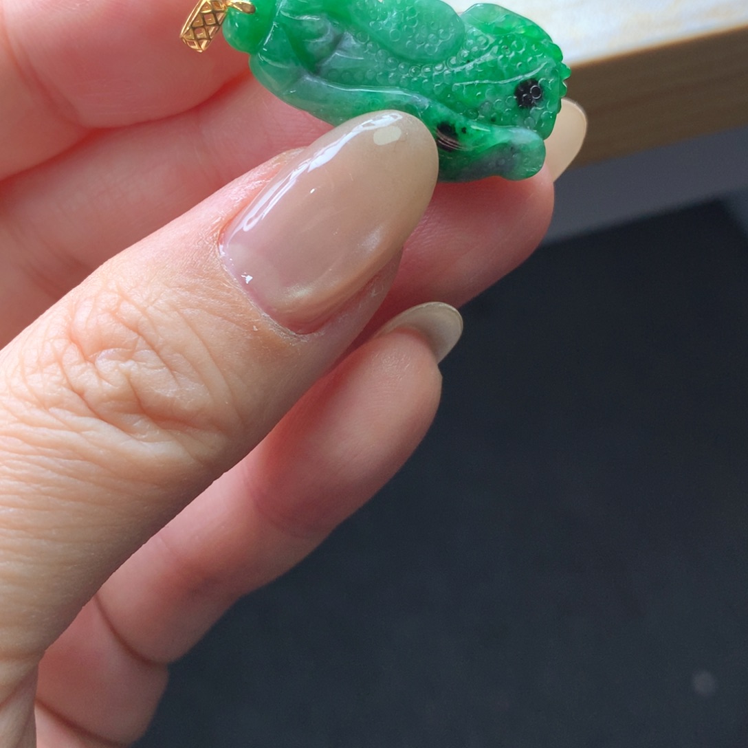 翡翠18K金镶嵌颈饰吊坠