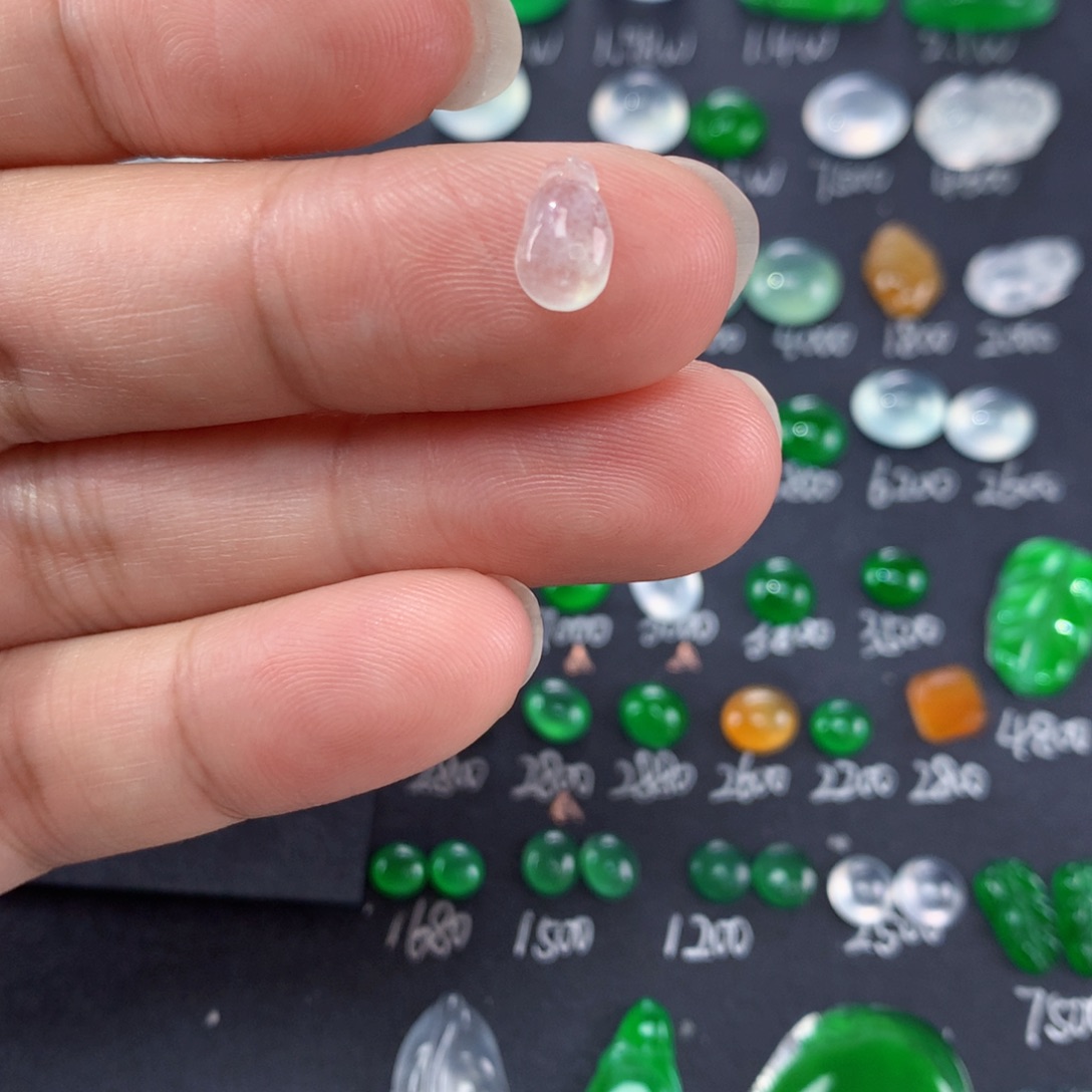 翡翠颈饰未镶嵌天然翡翠高冰福瓜