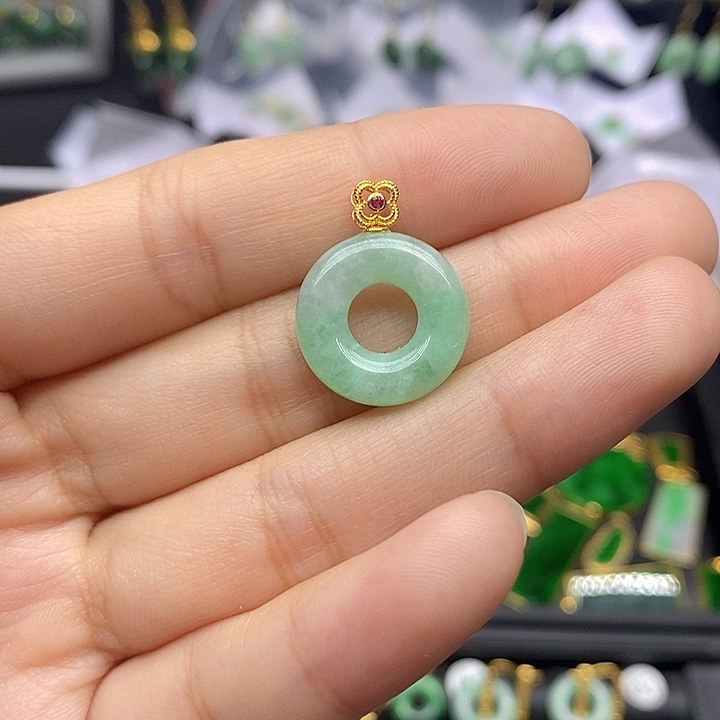 翡翠颈饰18K金镶嵌天然翡翠