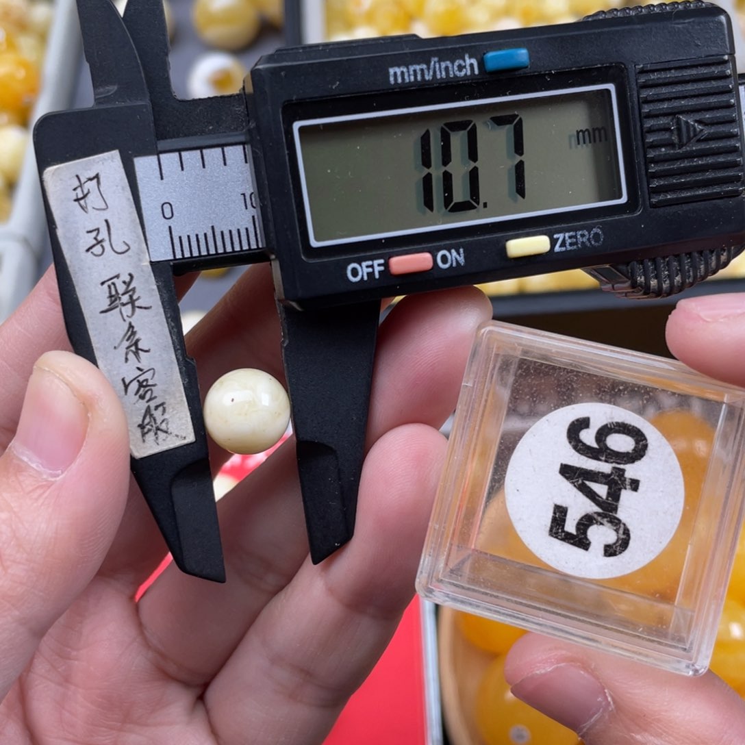 蜜蜡珠宝奇石未镶嵌