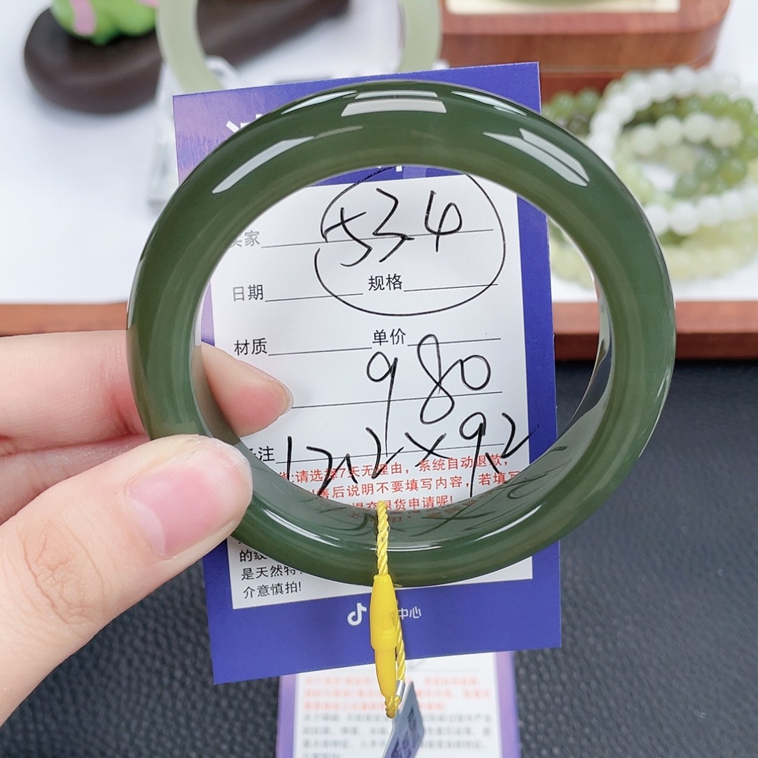 和田玉未镶嵌手镯