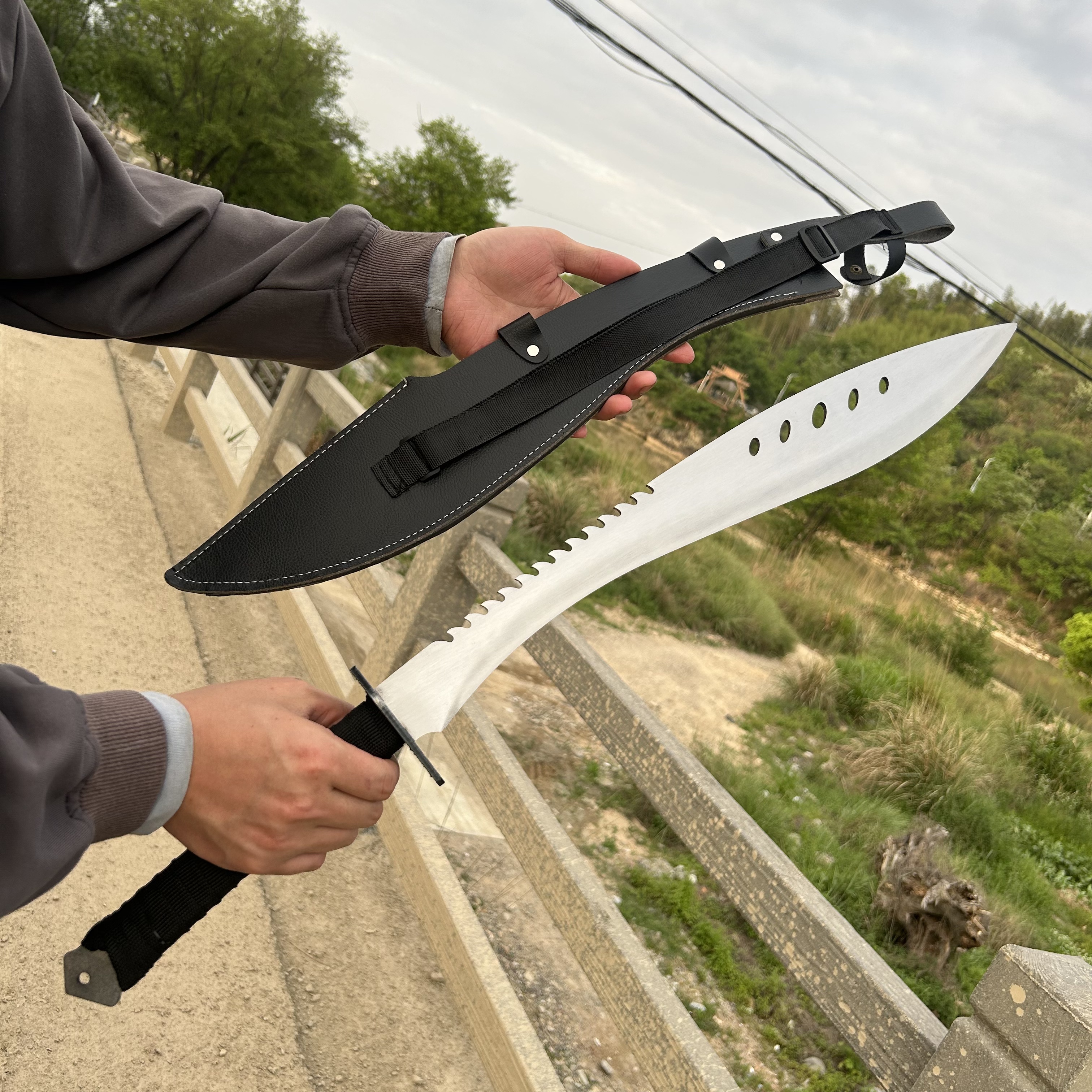 龙牙一体白面款尼泊尔龙泉刀剑淬火锰钢刀剑户外工艺品未开刃