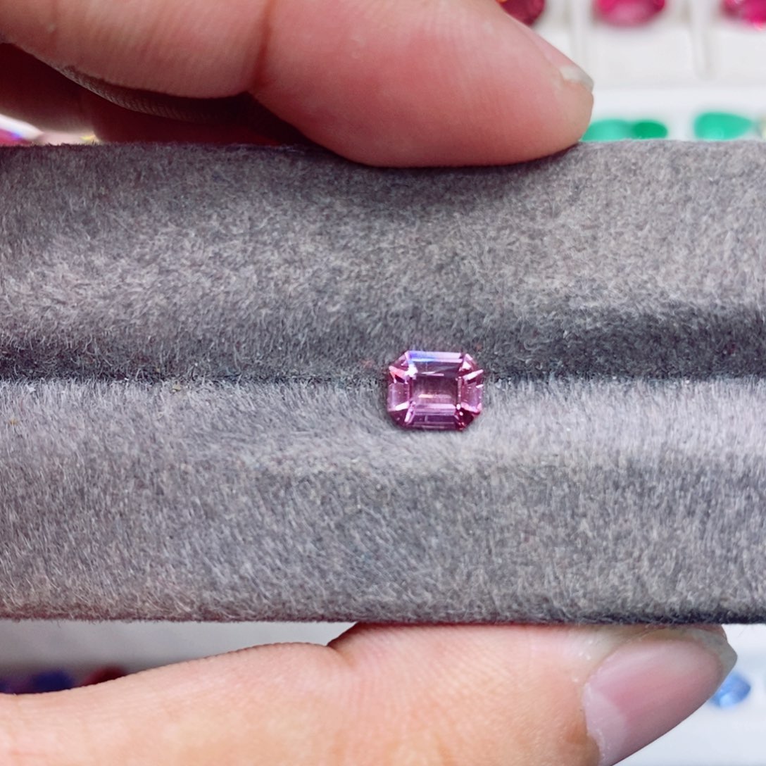蓝宝石裸石未镶嵌无烧粉色蓝宝石88分