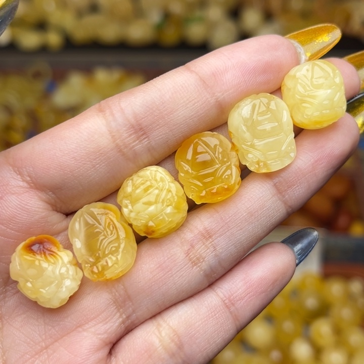 蜜蜡未镶嵌珠宝奇石微瑕放漏天然蜜蜡俏色貔貅吊坠多样性发一