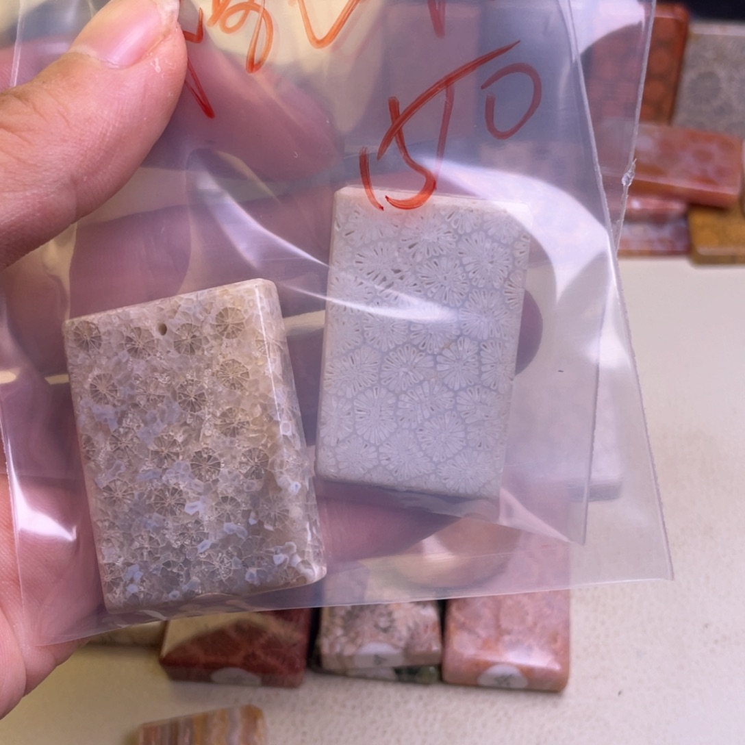 榴***莲合金吊坠硅化玉精品8