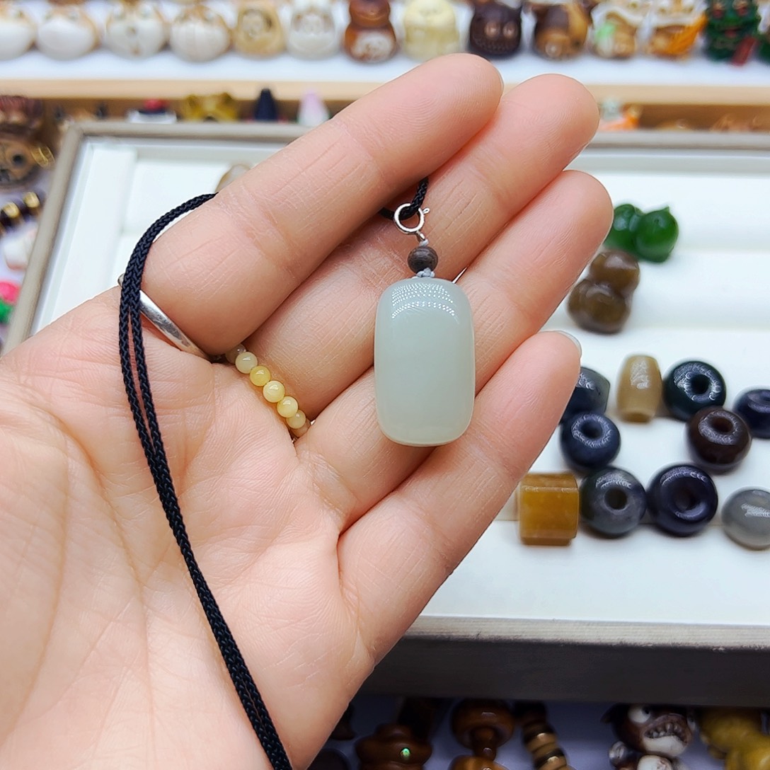 树脂制品手工打磨配饰