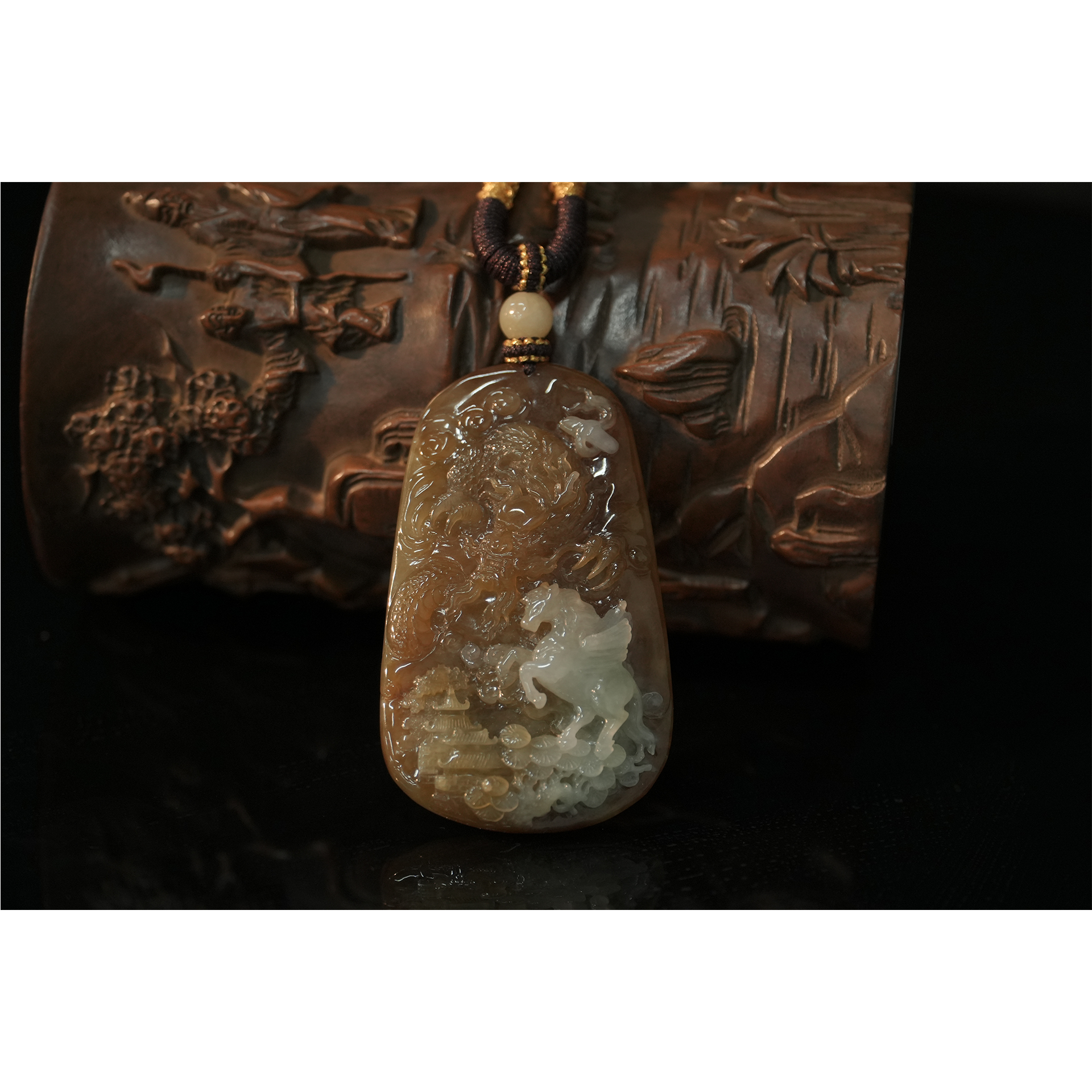 翡翠龙马精神山水牌 缅甸A货 58.94G带绳