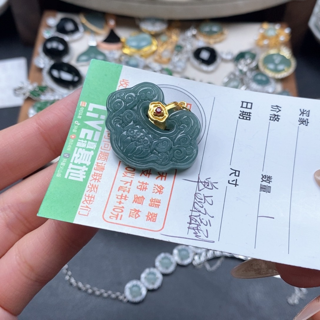 翡翠颈饰未镶嵌翡翠