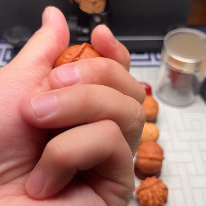 国***人把件文玩核桃赤霞珠