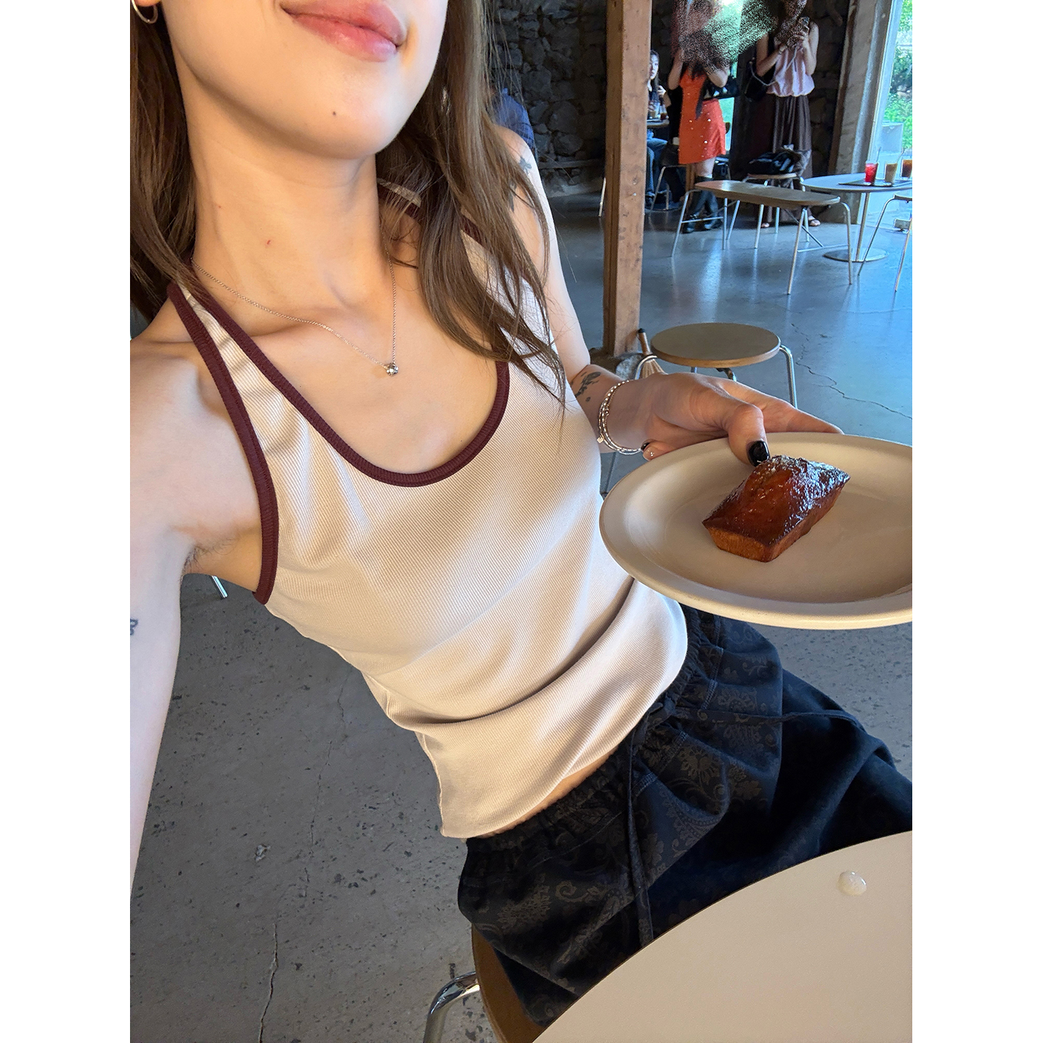 LelyMooch/撞色包边后背小花刺绣吊带背心 百搭款