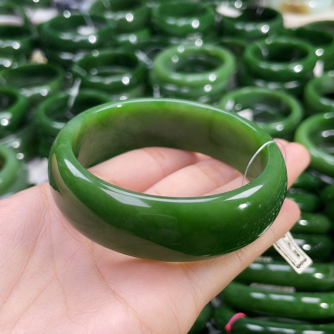 未镶嵌手镯和田玉（碧玉）