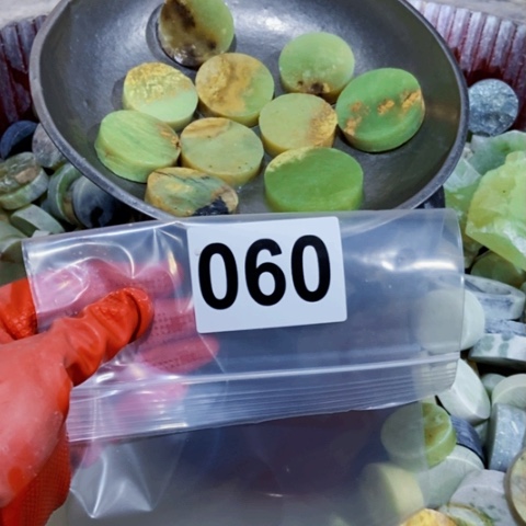 【闪购商品】蛇纹石玉珠宝半成品未镶嵌